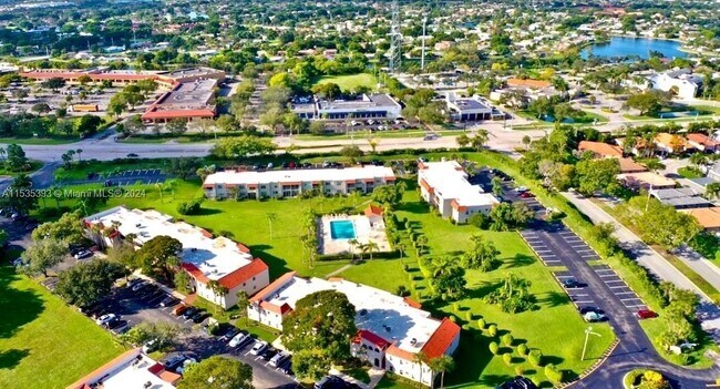 Foto del edificio - 7435 Woodmont Terrace