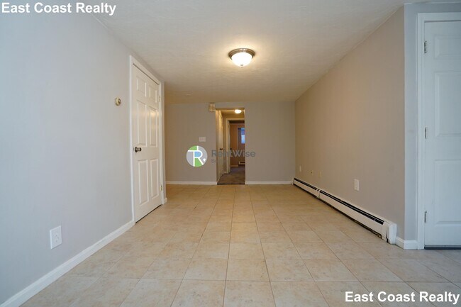 Building Photo - 21 Linden St