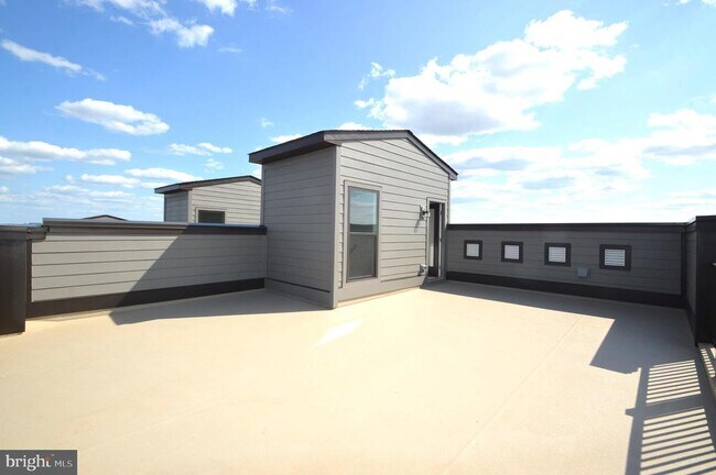 Building Photo - 43795 Middleway Ter