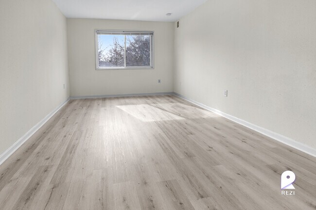 Building Photo - 6415 Hil-Mar Dr