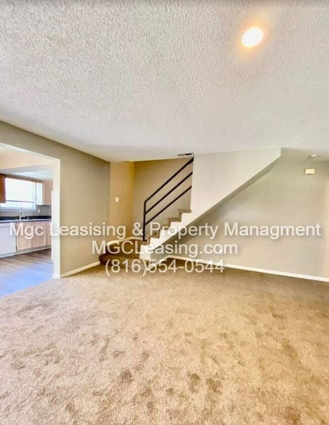 Building Photo - 1012 NE Whispering Winds Ct
