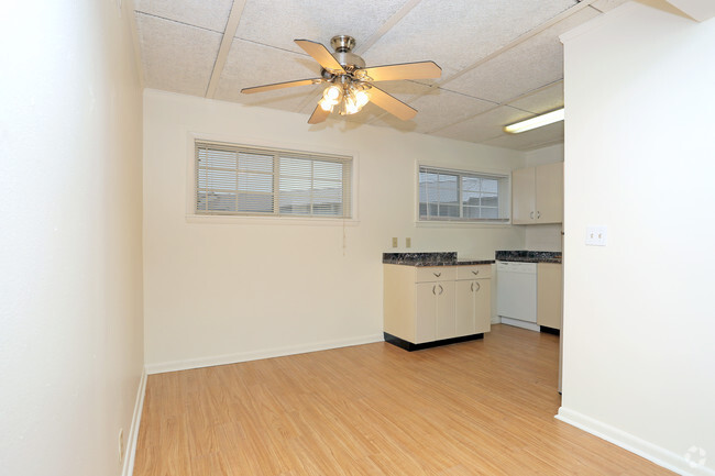 2BR - Dining Area - River Oaks Apartments