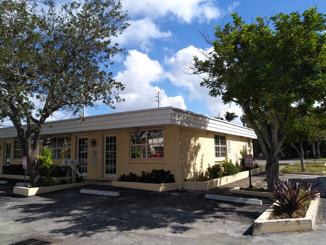 Foto del edificio - 2448 NE 13th Ave