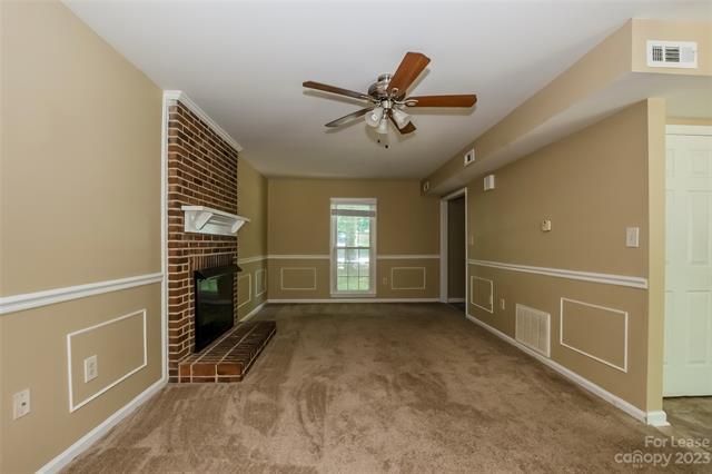 Foto del edificio - 7418 Blythwood Ln