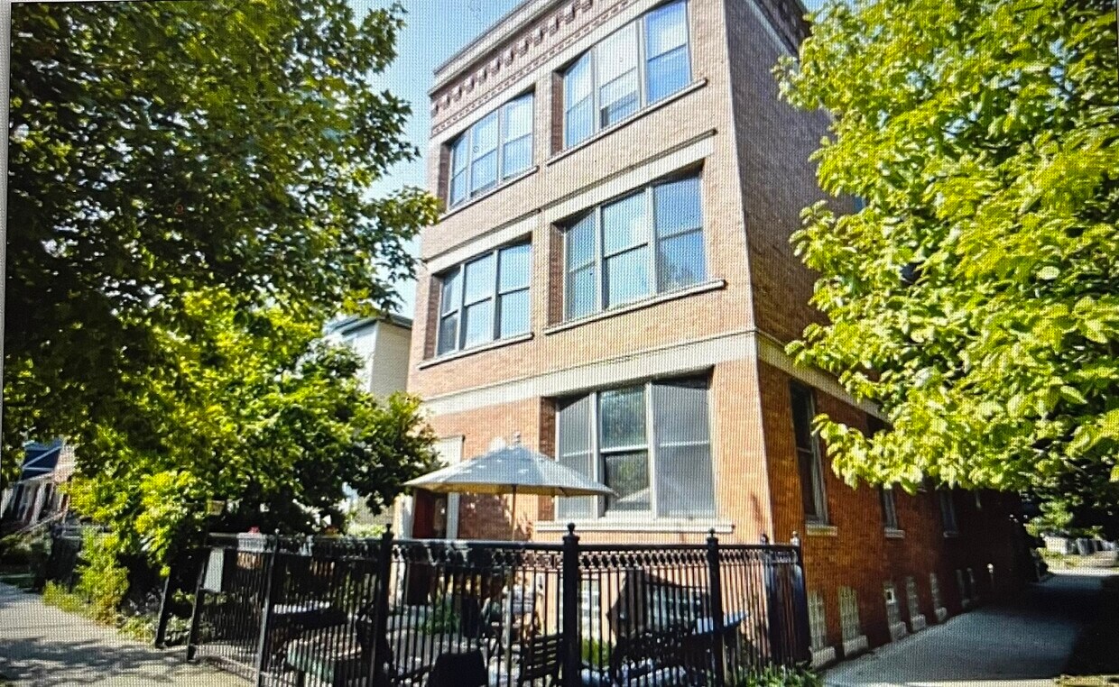 2200 W Cullom Ave Unit 1, Chicago, IL 60618 Condo for Rent in Chicago