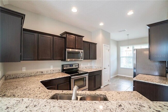 Foto del edificio - 3/2.5 Beautiful Energy Efficient Townhome in St. Cloud
