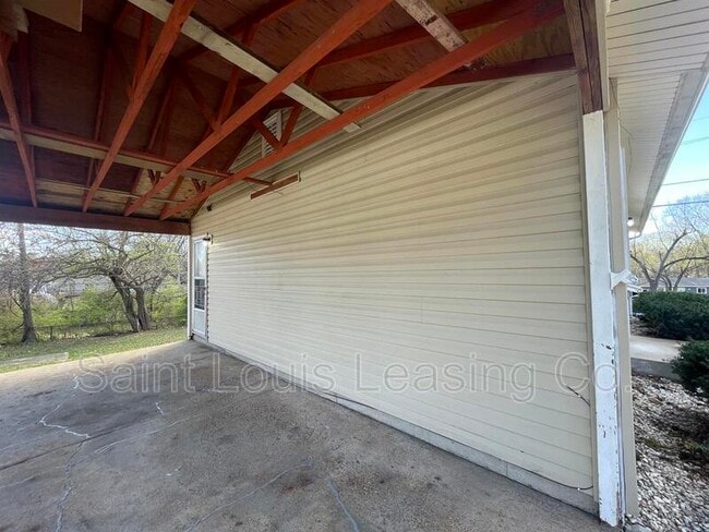 Building Photo - 5186 Ville Camelia Ln