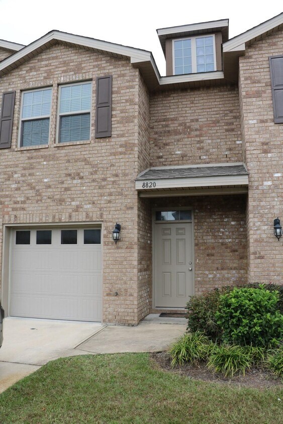 Primary Photo - 8820 Little Cormorant Ln