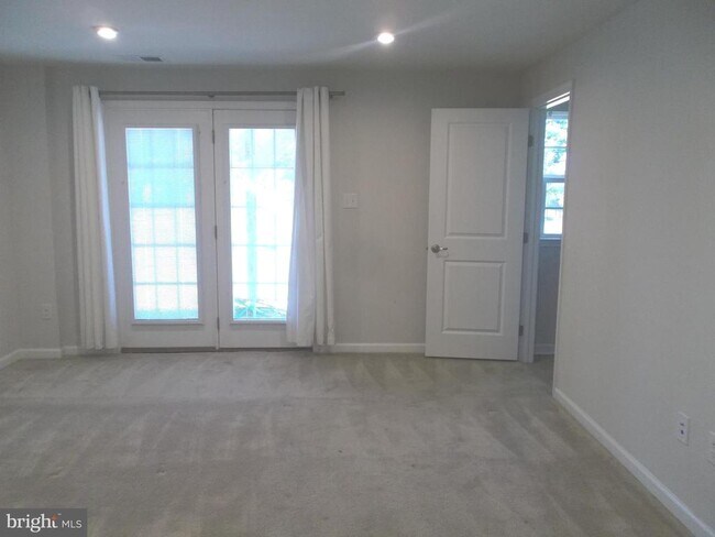 Building Photo - 130 Benford Ln