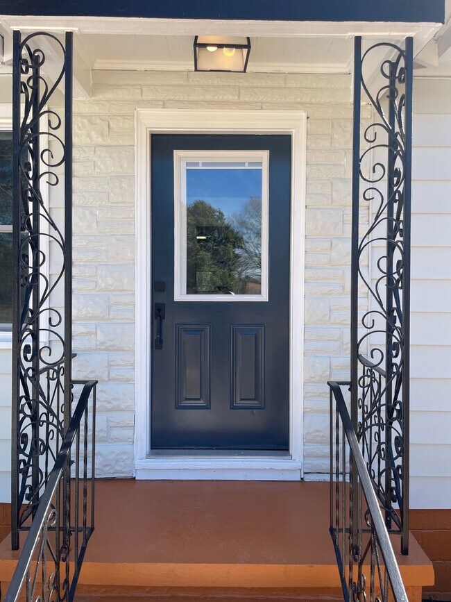 Building Photo - Bring your Horses!! Beautiful Covington 3 ...