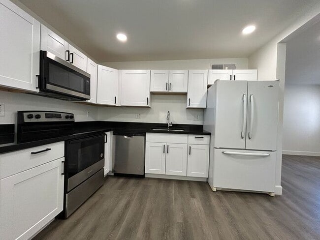 Photo - 1254 W Manhatton Dr House