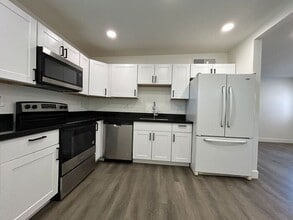Building Photo - 1254 W Manhatton Dr