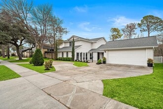 Building Photo - 7810 Antoine Dr