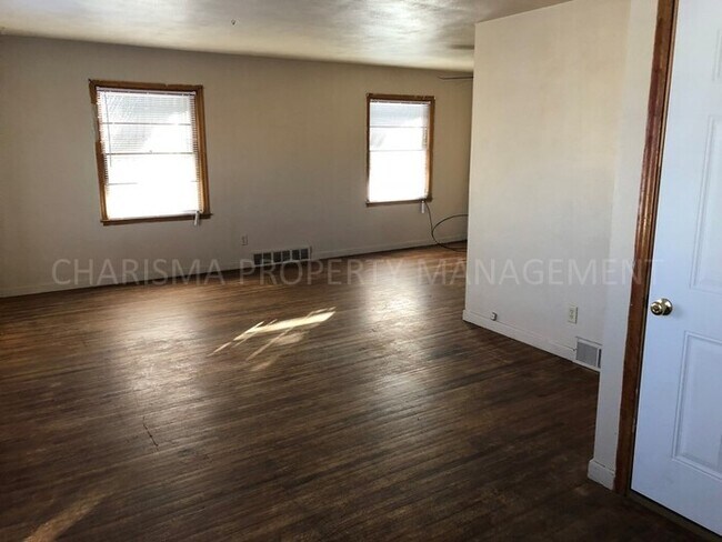 Foto del edificio - 1011 W 16th St