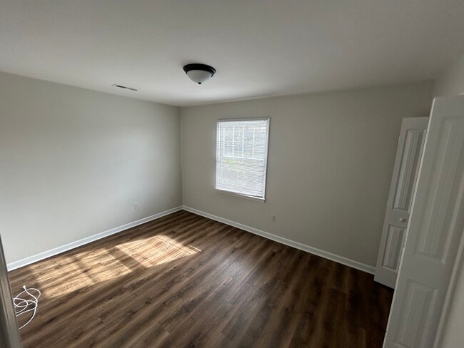 Building Photo - 426 Walnut Ave SE