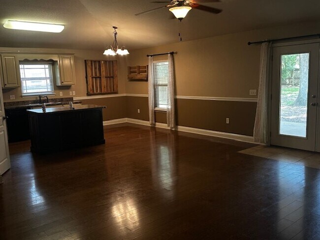 Foto del edificio - Milton Home For Rent
