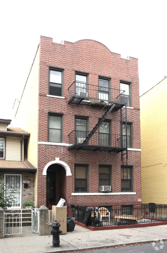 Building Photo - 1526 W 4th St