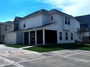 Building Photo - 350 Huisache St