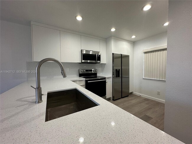 Building Photo - 322 NE 3rd St