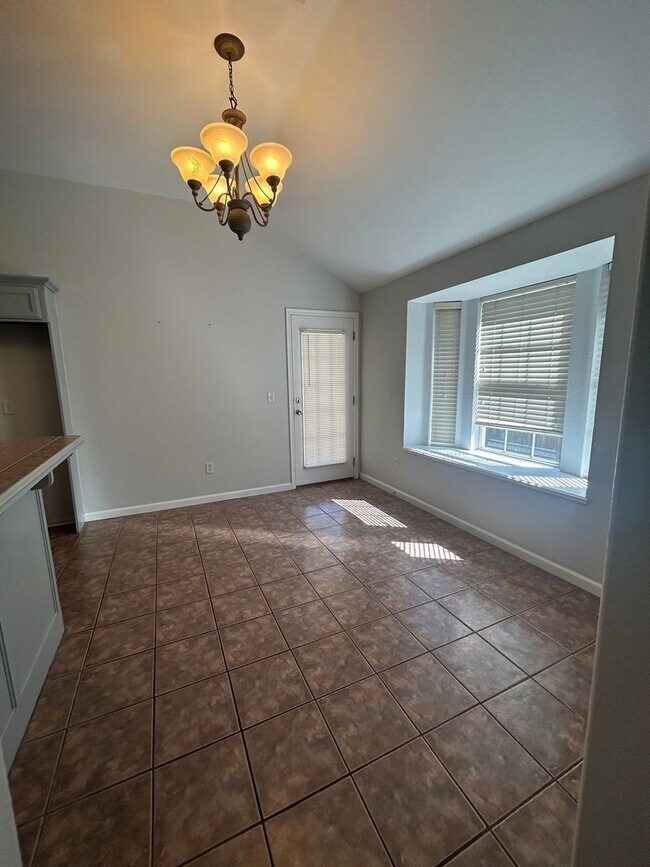 Foto del edificio - 4 Bedroom Home in Edmond