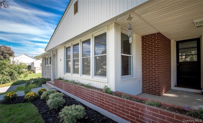Foto del edificio - 16 Elmwood Dr