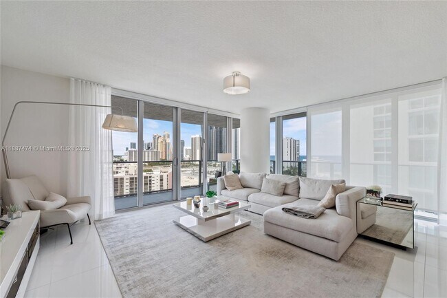 Foto del edificio - 300 Sunny Isles Blvd