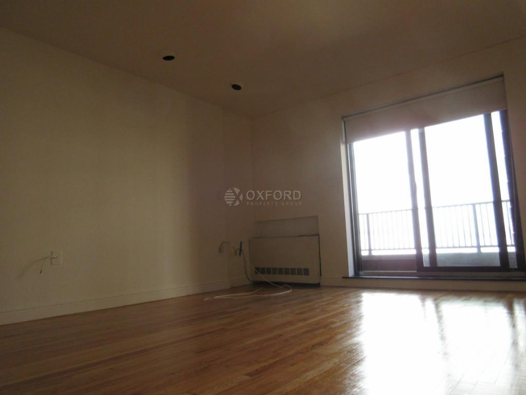 Primary Photo - 293 Park Ave