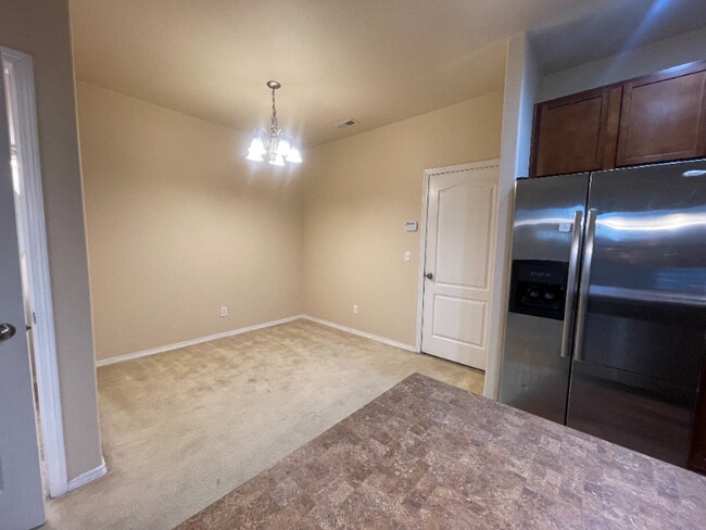 Foto del edificio - 4717 ROWLAND Heights