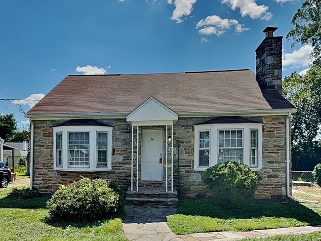 Building Photo - 3609 Kenmar Rd