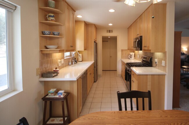 Foto del edificio - 2396 S Palm Canyon Dr