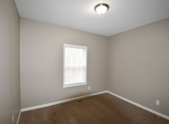 Building Photo - 35 Red Leaf Dr