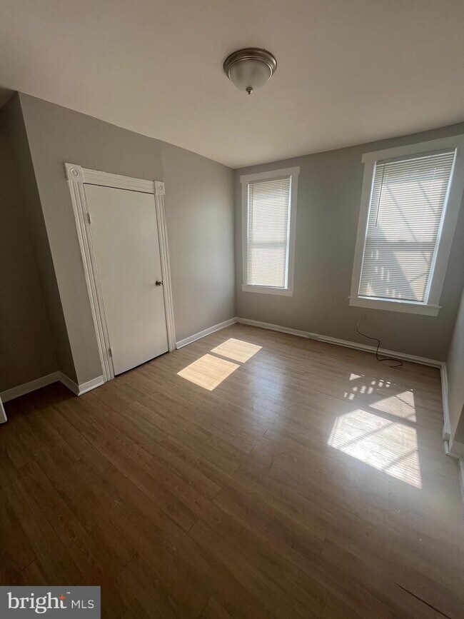 Foto del edificio - 228 N Kenwood Ave