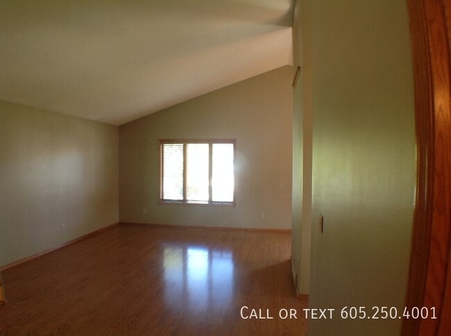 Building Photo - Incredible 4 Bedroom South East Sioux Falls