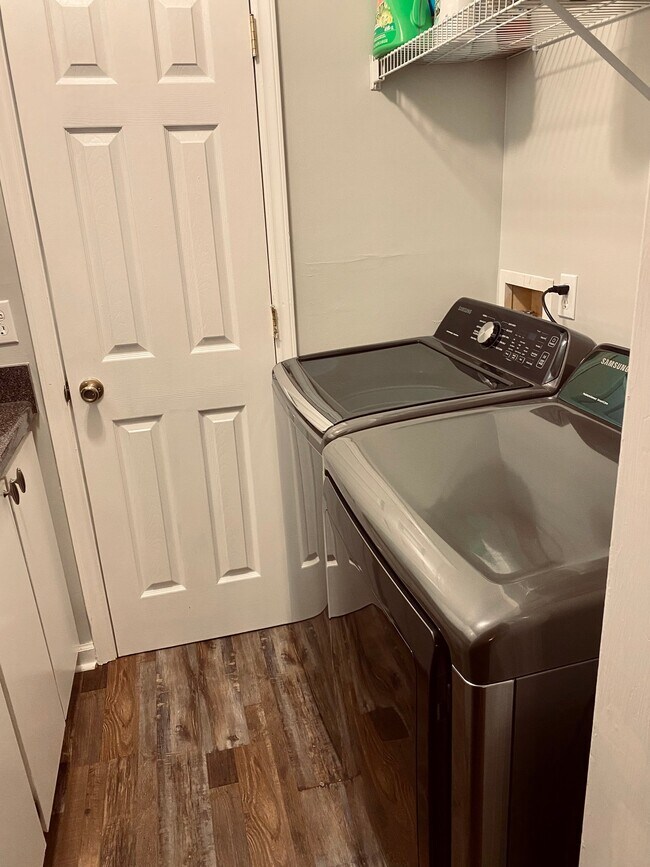 Foto del edificio - 216 Cobblestone Dr