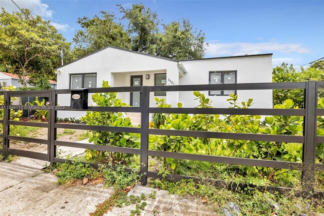 Foto del edificio - 6401 NW 1st Pl