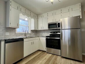 Building Photo - 311 6th St S