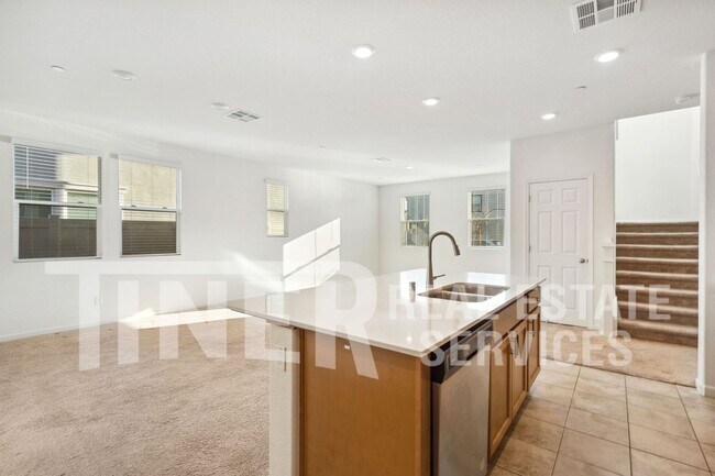 Building Photo - Large Citrus Heights Home built in 2022 - ...
