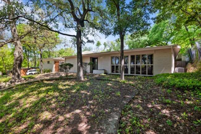 Building Photo - 1034 Tipperary Dr