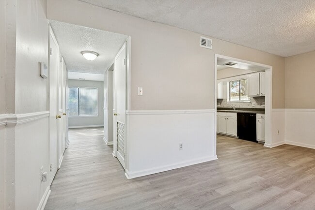 Photo - Move In Ready Townhome!