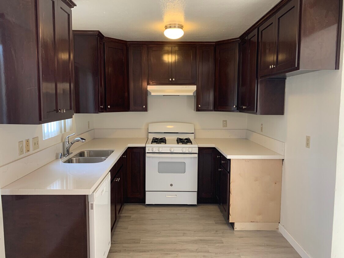 Primary Photo - 12515 Dorland St