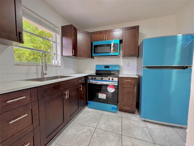 Building Photo - 3630 SW 87th Ave