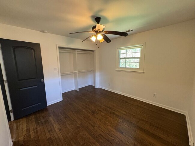 Foto del edificio - 995 Fleetwood Cir SW