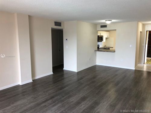Foto del edificio - 1700 NE 191st St