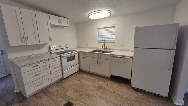 Building Photo - 1-311 Park Ave