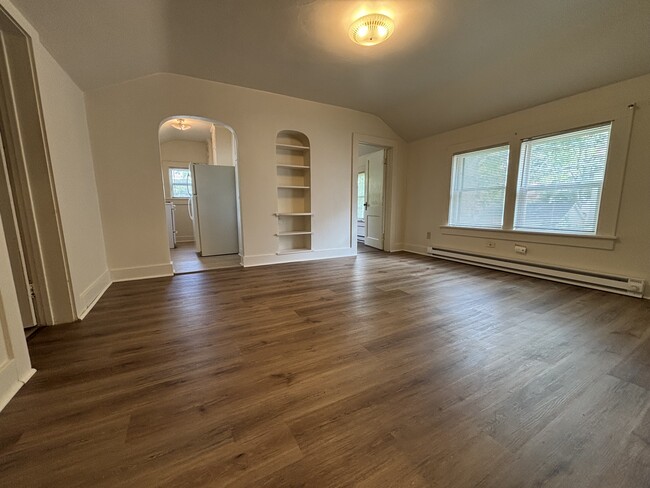 Living Room - 644 Galloway St