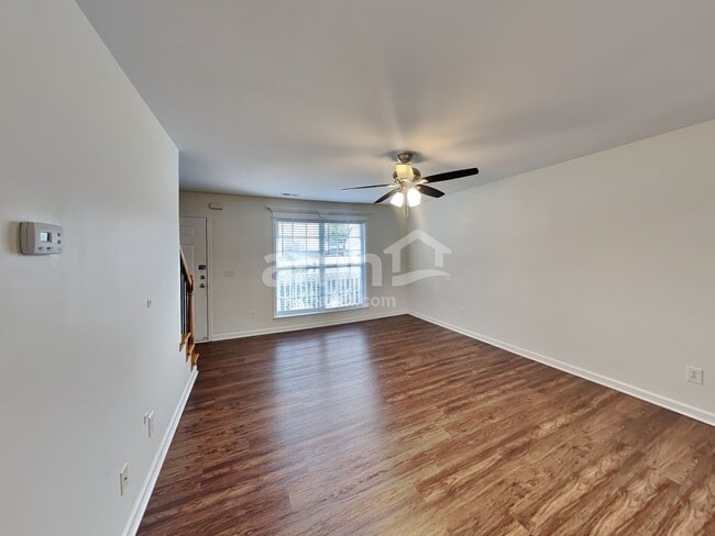 Foto del edificio - 3318 Diamond Ct