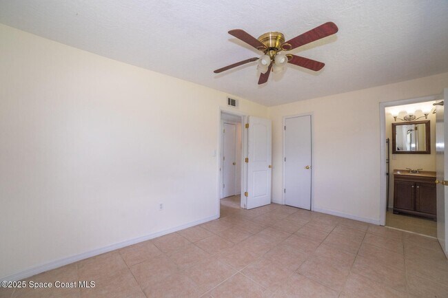 Foto del edificio - 2285 Dolphin Rd