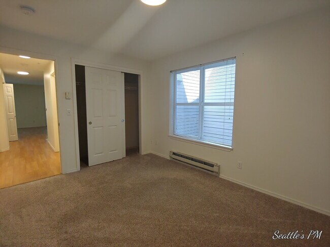 Foto del edificio - Perfect Location! Greenwood Condo!