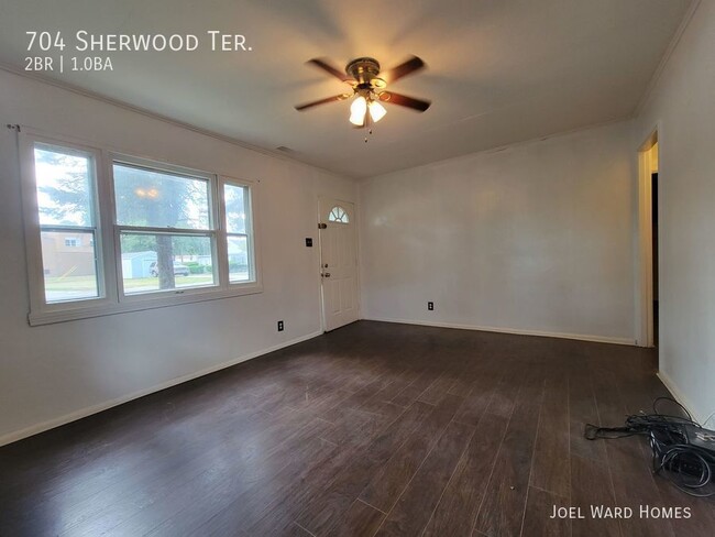 Building Photo - 2 Bedroom House With A Detached Garage