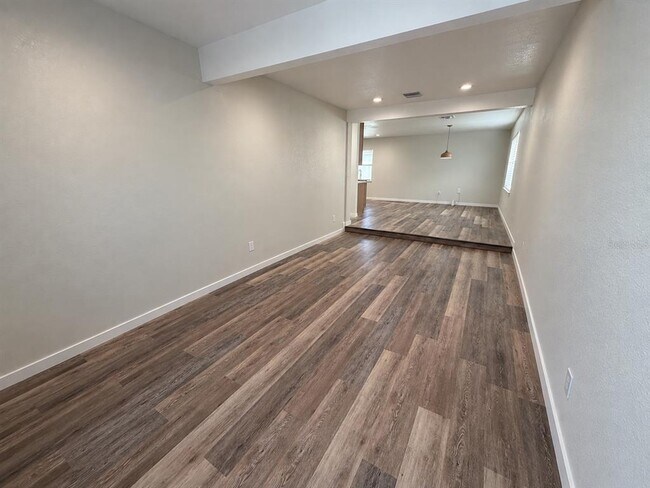 Building Photo - 301 Lesesne St